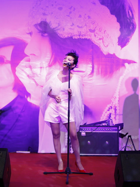 飞儿乐团新主场韩睿现场模仿以前的主打歌你感觉替代者音色如何