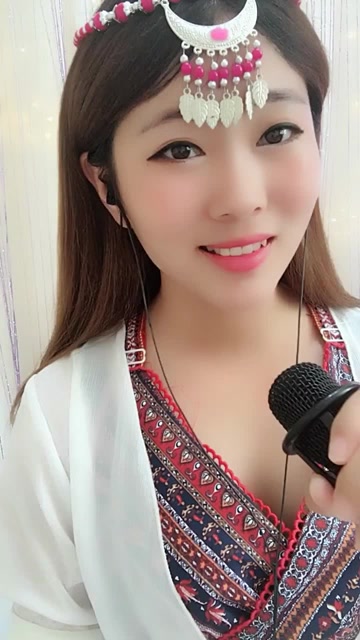 清纯的美女唱歌这么好听,应该给点赞!