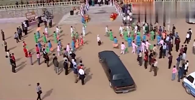 凤舞山庄开业,刘老根装老大带了四个保安