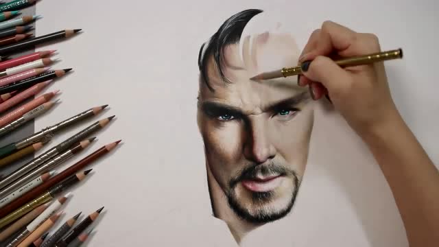 原来牛人是这样画画的,这画的是哪个人物?看出来了吗?