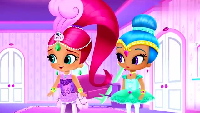 亮亮和晶晶:萨克玩的很激动,不小心把娃娃屋子造成混乱