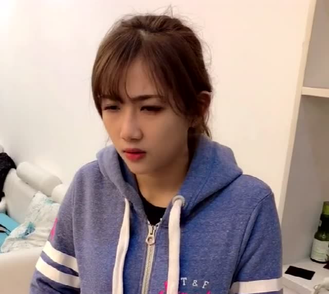 钟婷平时化妆太浓了,突然素颜,大头竟认不出来了