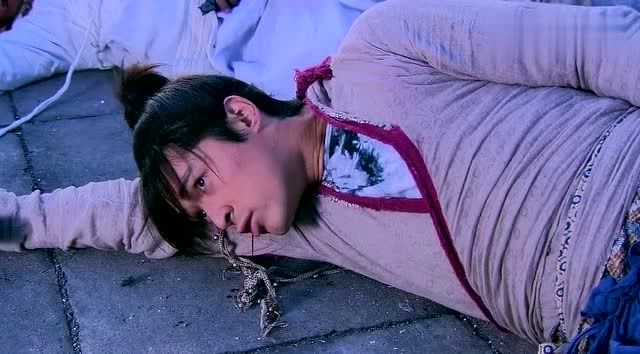 仙剑3 景天一剑刺中邪剑仙头颅消灭邪剑仙