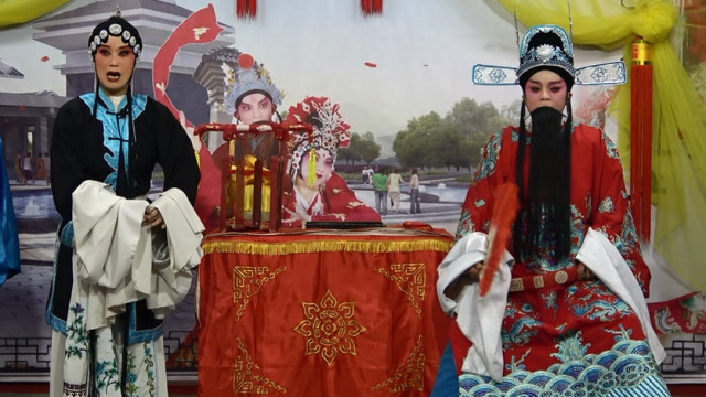 秦腔《铡美案》秦香莲闯进宫来唱段,演员唱的声情并茂,字正腔圆