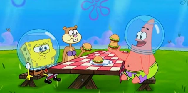 海绵宝宝,派大星和珊迪坐在一起吃蟹包