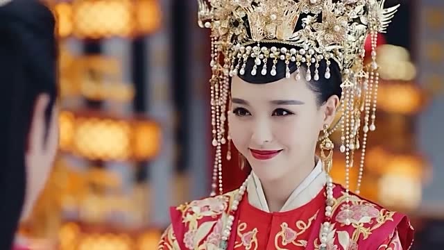 李未央和拓跋浚大婚之日,李未央身穿凤服惊艳全场,太美了