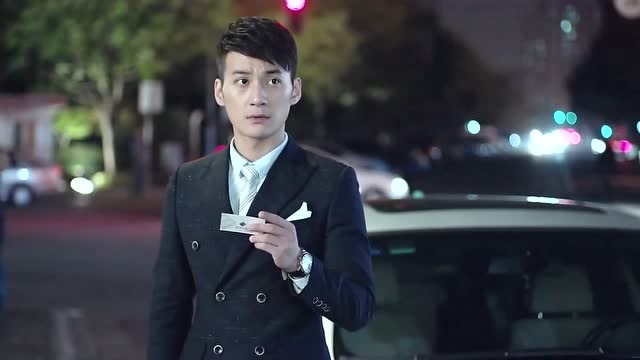 欢乐颂:曲筱绡还真是见一个撩一个,又把名片塞给王柏川