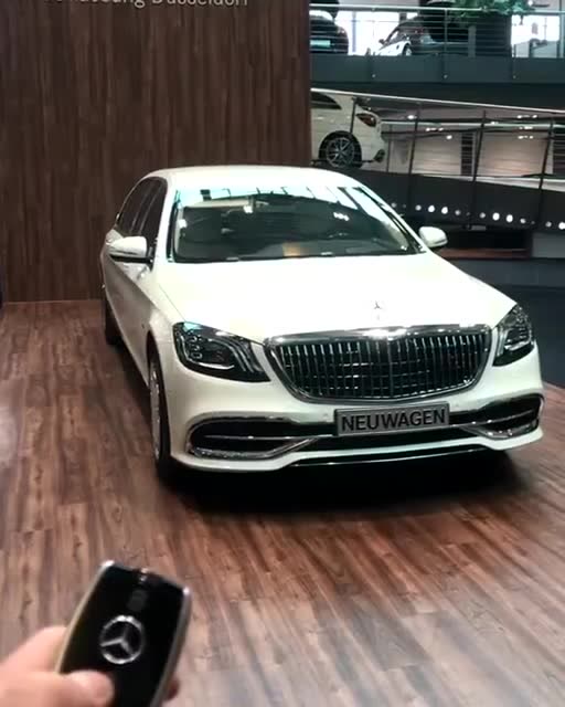 全球仅30台,迈巴赫s680加长版,开门就知道这车不一般