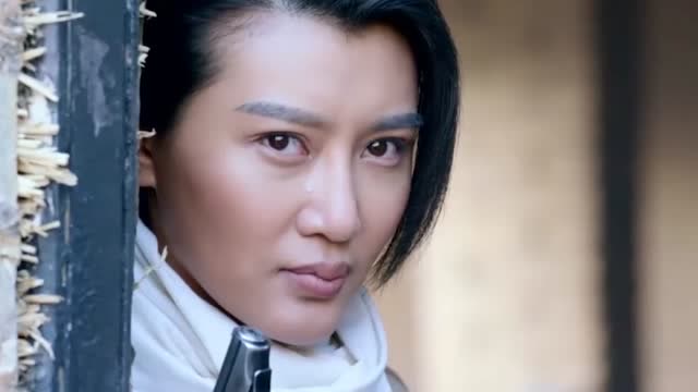 雪地娘子军:石原芳子只要俞大雁,赵群无奈偷偷把这塞给俞大雁!