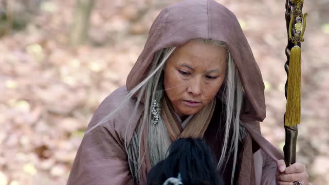 倚天屠龙记:张无忌中了玄冥神掌,金花婆婆也救不了他
