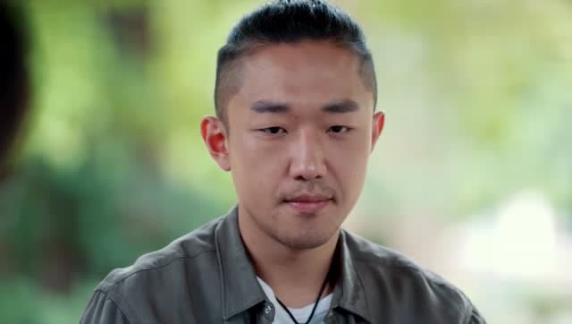 黄金瞳:暗标竞拍大获成功庄睿秦萱冰与马胖子等人一起庆祝