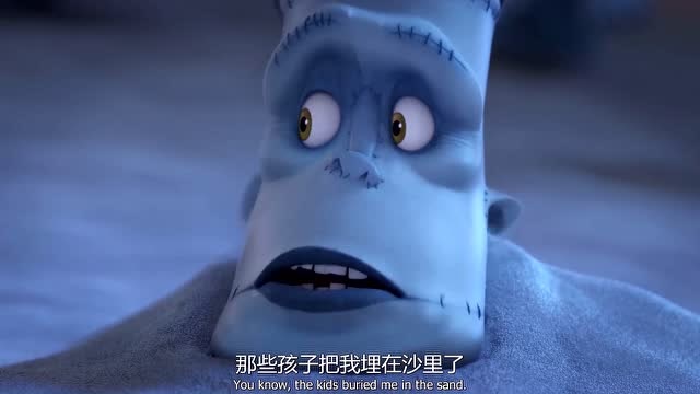 精灵旅社3:科学怪人被调皮的孩子们埋进沙里