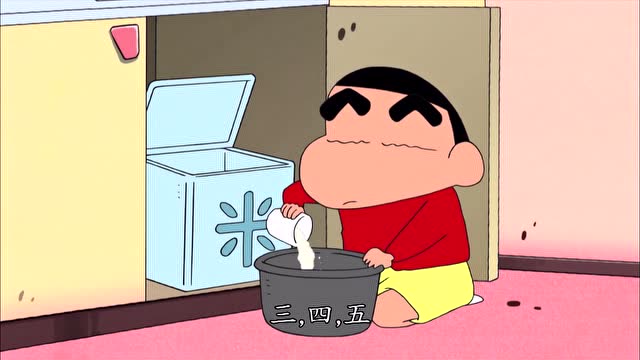 蜡笔小新:小新动手煮饭,结果忘记要放几杯米了