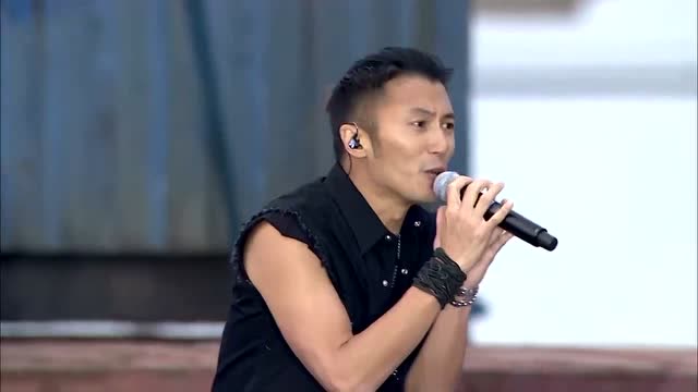 2019霹雳903歌托邦,谢霆锋光着膀子唱歌《改造人》