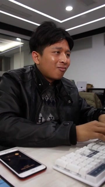 黑马小明:哥们说好了几个出门不收拾了,可是你们却偷偷的打扮了