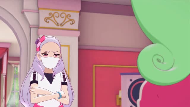 菲梦少女:雪艳和莉莉练习高难度动作摔倒了,都受伤了