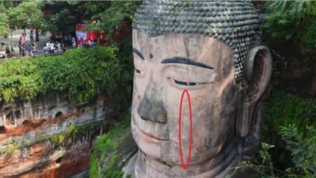 神佛显灵?乐山大佛又"流泪"了,藏在佛头的千年秘密被揭开!