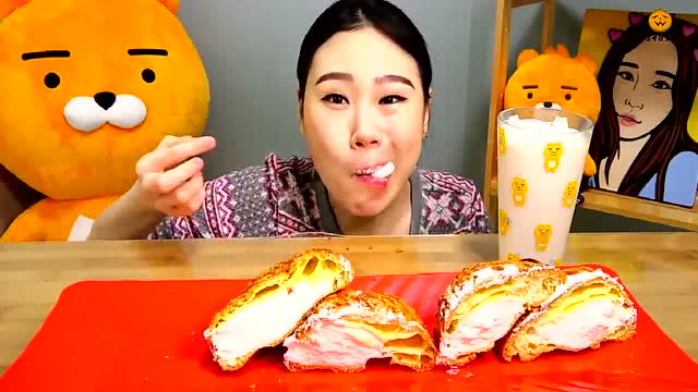 韩国大胃王,欧尼吃王泡芙面包,大口大口吃得真过瘾
