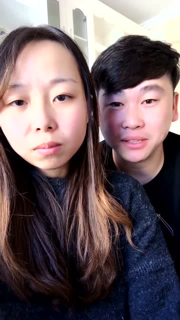 离开美颜特效的嘟嘟姐,原来本人这么好看,和老公一起也太恩爱了