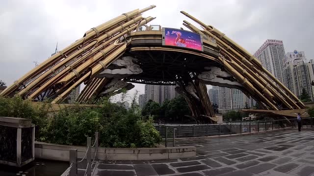 贵阳的标志性建筑,筑城广场,可容纳10万人,有城市客厅之称