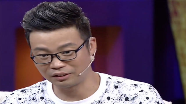 王迅最初在说相声,结果说了半天没人乐,十分的尴尬!