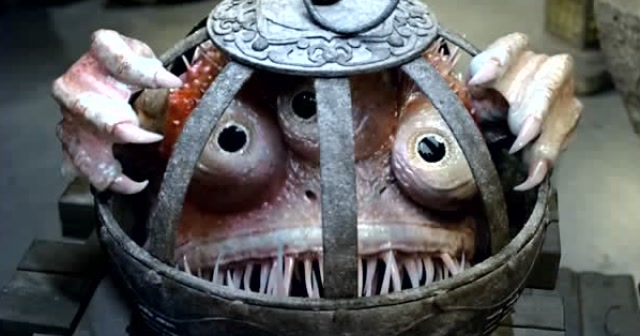 美女抓鱼妖回来原来是中了圈套,鱼是故意被抓,借此进入基地!