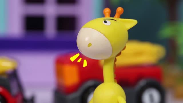 救援宝贝冲冲鹿逗逗鹰 救援失火城堡里的小猪佩奇和睡衣小英雄