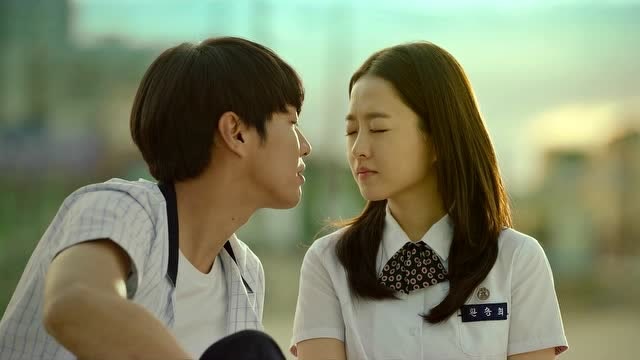 高中年少时的爱情,懵懂又纯粹,让人回味无穷!