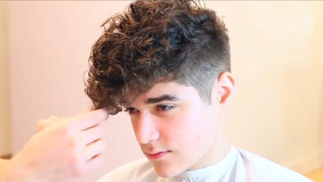 男生试试"泡面头"发型,今年夏天剪一款,丝毫不影响帅气