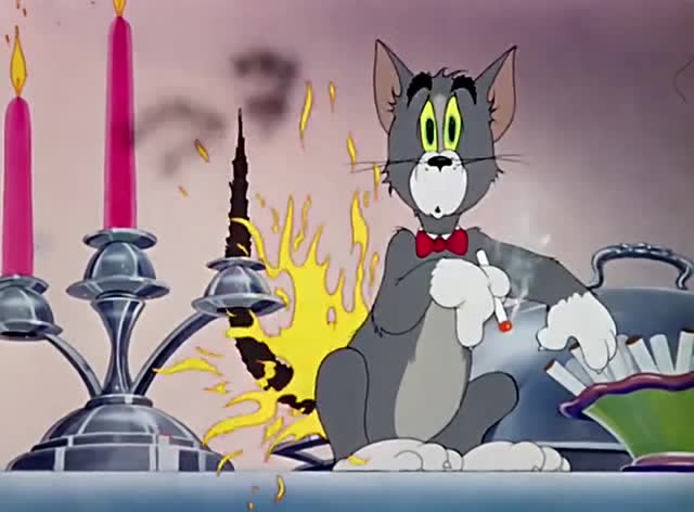 并用蜡烛点着!汤姆竟还用尾巴点烟!