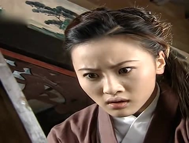 无敌县令:雨珊在镜子中意外看到了凝香,一脸的不可置信!