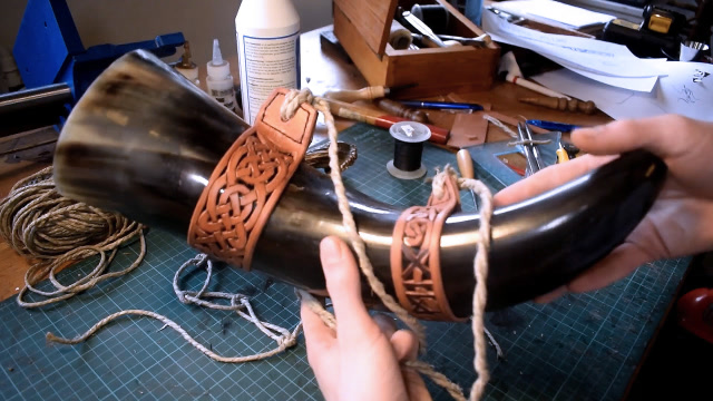 牛角是如何制成号角的?小哥给你展示下制作过程,让你长长见识