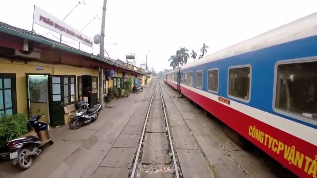 从越南的河内乘火车到宁平一路上的景色非常壮观