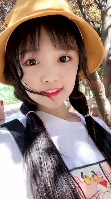 十六岁的小姐姐,一脸清纯可爱的样子,看着十分漂亮