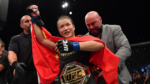 张伟丽秒杀安德拉德 加冕世界草量级第一人!