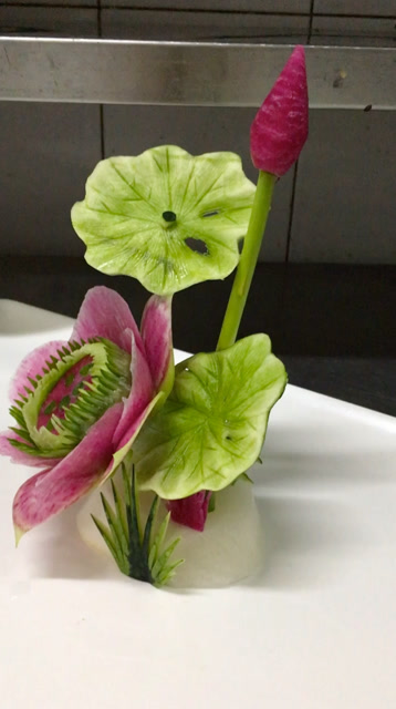 萝卜雕刻的荷花,好看吗?