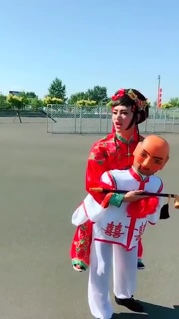 跟我一样看了好几遍的请举手童美人给这小伙一个天大的惊喜