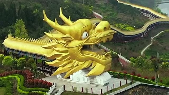 贵州山区有一条长龙,盘踞在乌江边上,这场面确实令人感到震撼!