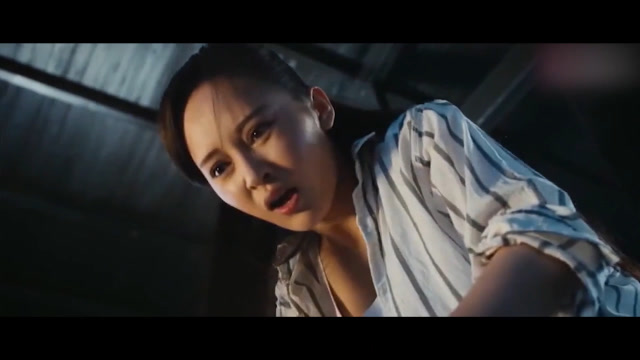 女特工退隐回乡,不长眼的街头混混找茬,看她如何霸气反击