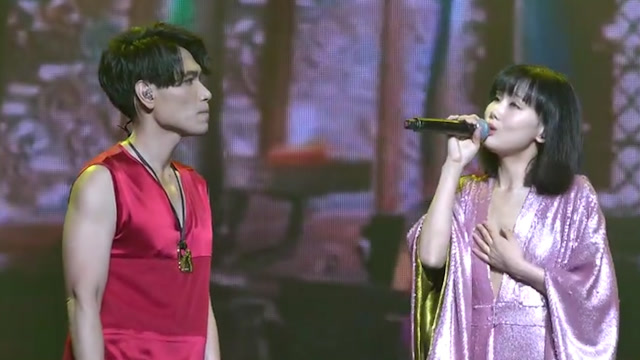 黄龄穿衣太大胆!和杨宗纬合唱《凉凉》,杨宗纬:我都不敢往下看