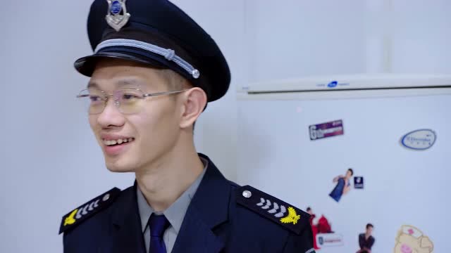 新保安上任第一天,就到处给队长惹事,真不让人省心!