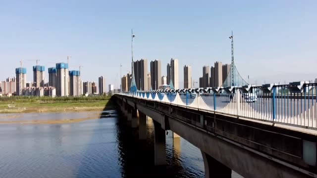 无人机航拍咸阳渭河大桥三号桥听说地铁一号线要从这里下穿式进入咸阳