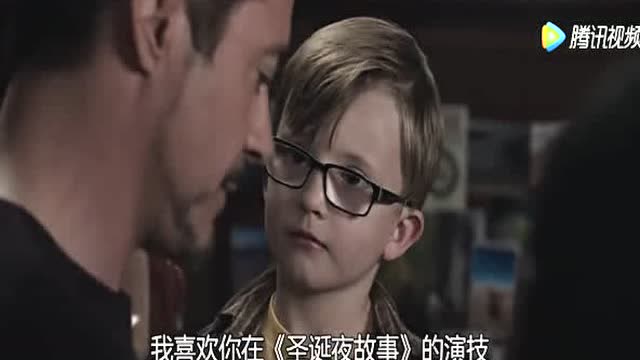 钢铁侠3:唐尼帮小孩签字不忘关心国家,小男孩的话竟让他吓成这样
