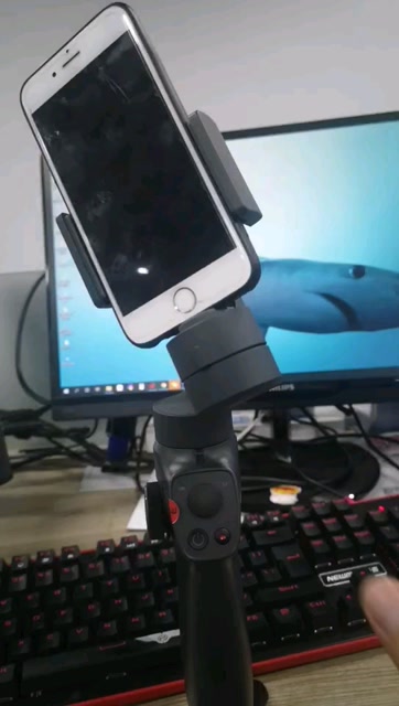 逗映二代云台横屏拍摄开机后滴滴响如何调整重心