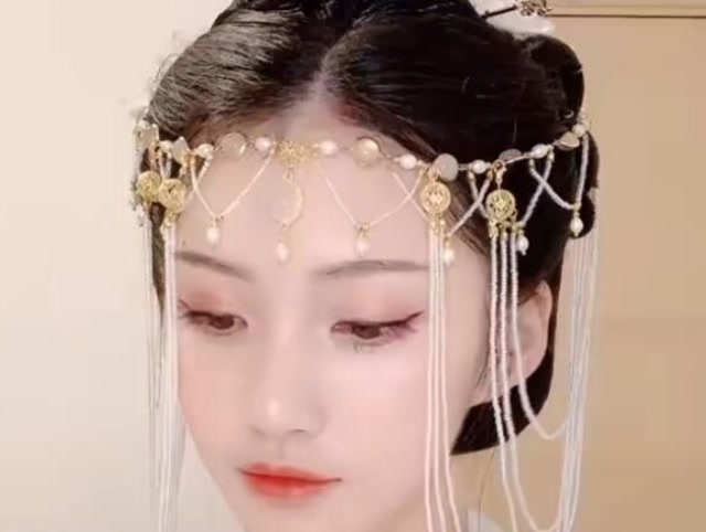 每个汉服小姐姐都要拥有的一款围髻,非常显脸瘦啊!