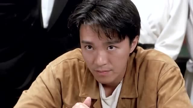 赌圣星爷发功,一张牌变自己的照片,搞笑外加无厘头!