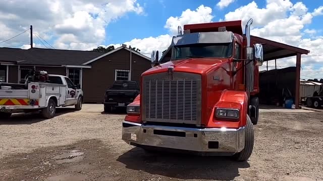 肯沃斯t800卧铺卡车,这车头真霸气