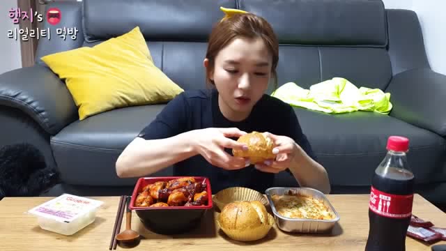 韩国吃播hamzy小姐姐带你领悟一下韩国人都是如何吃东西的