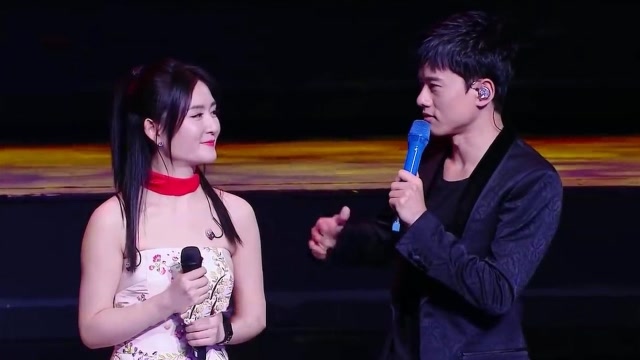 万万没有想到!张杰竟与爱妻谢娜同唱《天下》,简直是天作之合!