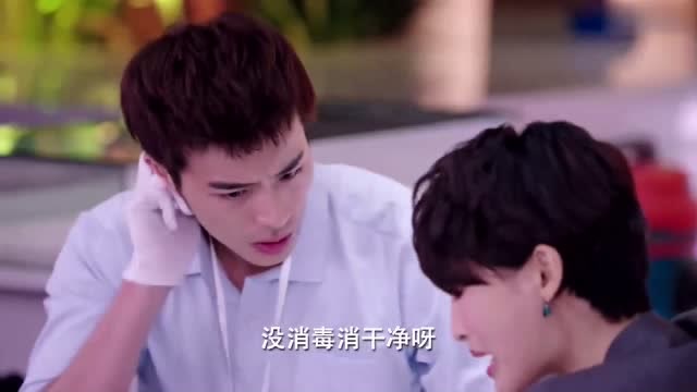 一粒红尘:清羽擦地板太难受!汪舸看了心疼的不得了!